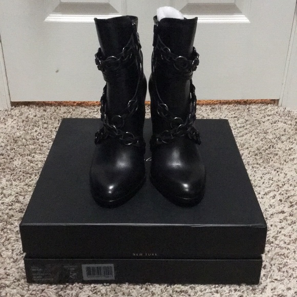 VC John Camuto Cai Round Toe Ankle Boot size 7.5M - Picture 3 of 7